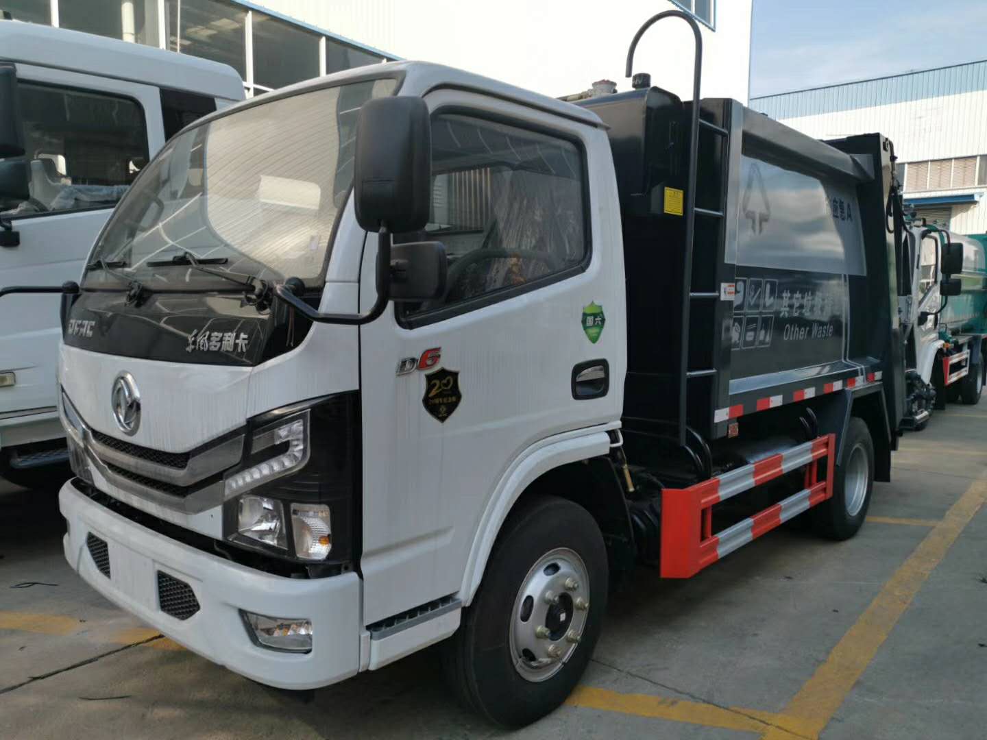 東風(fēng)小多利卡六方國(guó)六壓縮式垃圾車(chē)圖片