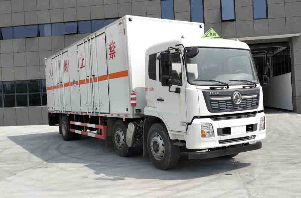 東風(fēng)天錦小三軸雜項(xiàng)危險(xiǎn)物品廂式運(yùn)輸車圖片