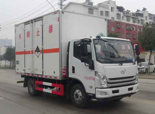 躍進(jìn)C500雜項(xiàng)危險(xiǎn)物品廂式運(yùn)輸車圖片